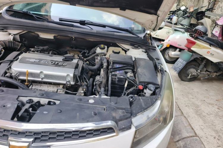 Used Chevrolet Cruze 2013 1.6L SL MT Engine Bay Left