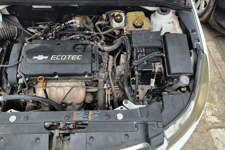 Used Chevrolet Cruze 2013 1.6L SE AT Engine Bay Left