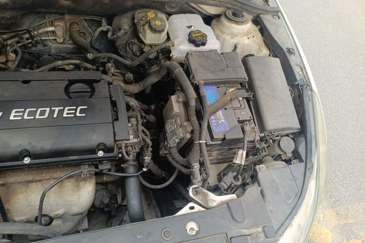Used Chevrolet Cruze 2013 Hatchback 1.6L Manual Luxury Model Engine Bay Left