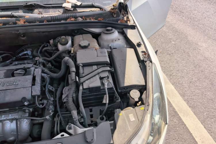 Used Chevrolet Cruze 2013 Hatchback 1.6L Automatic Luxury Model Engine Bay Left