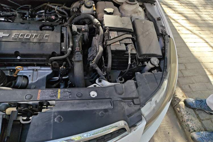 Used Chevrolet Cruze 2013 Hatchback 1.6T Automatic Flagship Model Engine Bay Left