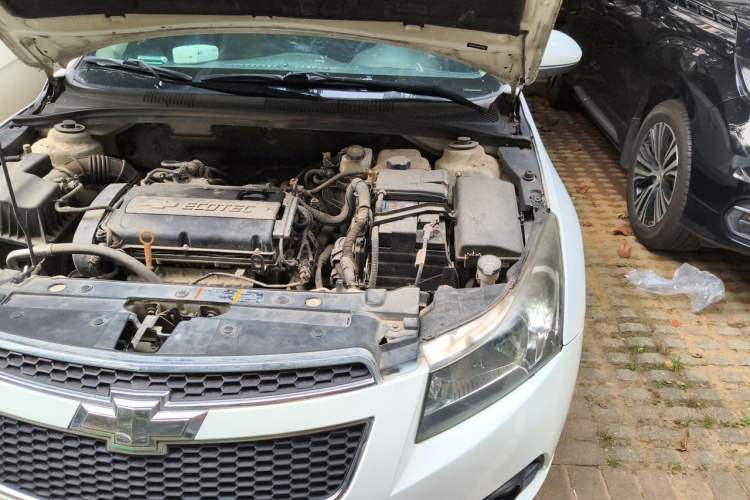 Used Chevrolet Cruze 2013 Hatchback 1.6L Automatic Luxury Model Engine Bay Left
