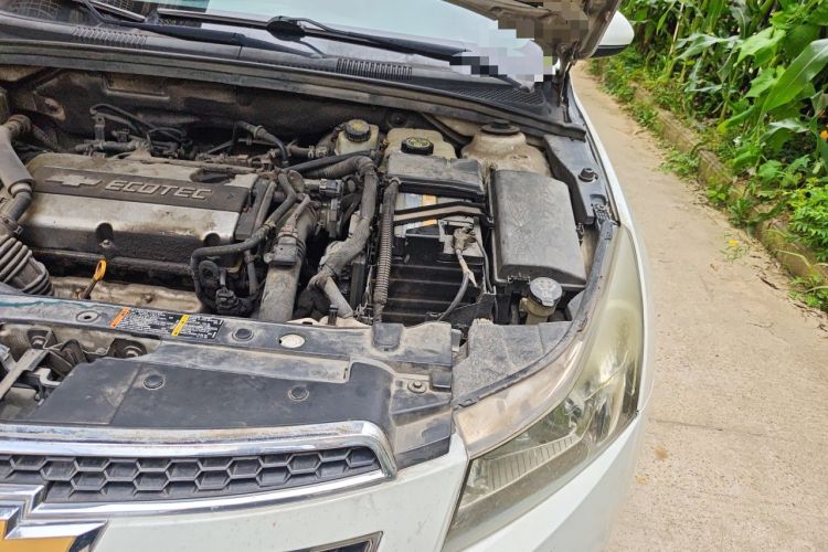 Used Chevrolet Cruze 2013 Hatchback 1.6T Automatic Flagship Model Engine Bay Left