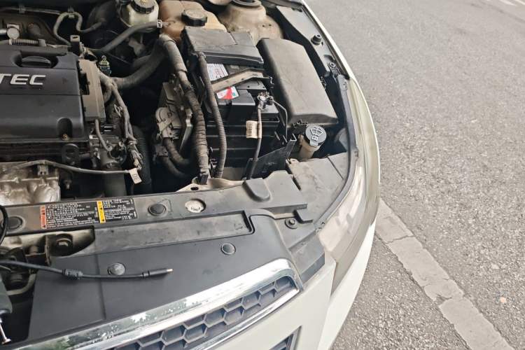 Used Chevrolet Cruze 2013 1.6L SE MT Engine Bay Left