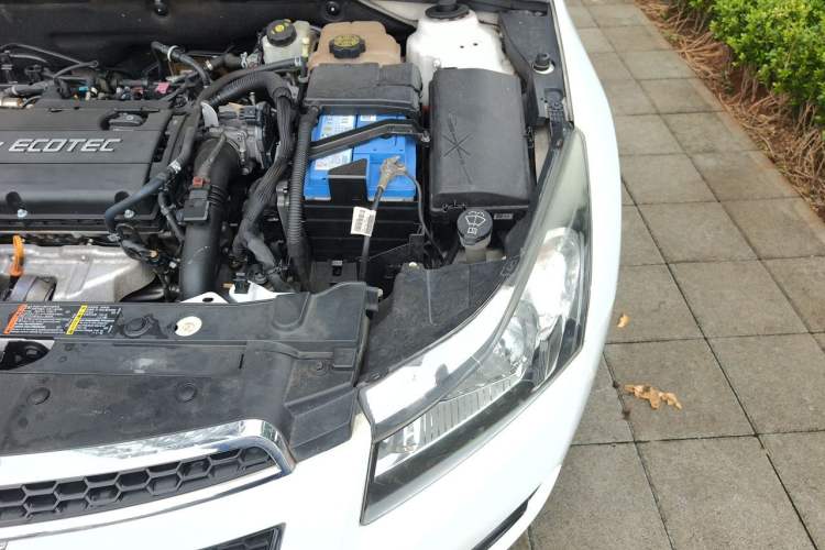 Used Chevrolet Cruze 2013 Hatchback 1.6T Automatic Flagship Model Engine Bay Left
