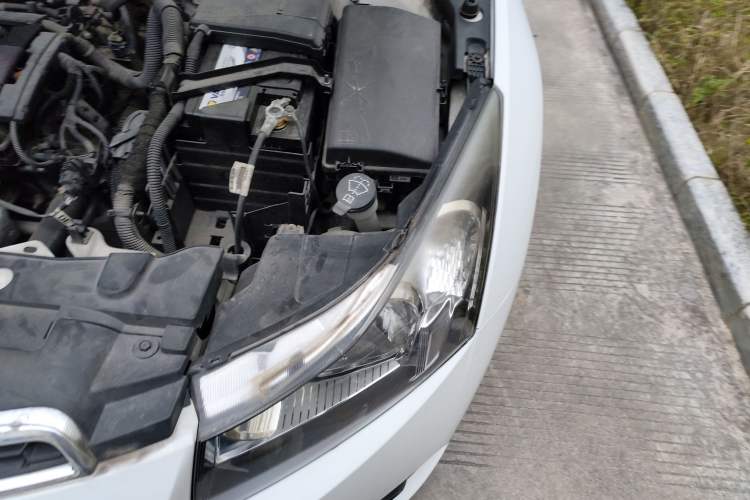 Used Chevrolet Cruze 2013 Hatchback 1.6L Manual Luxury Model Engine Bay Left