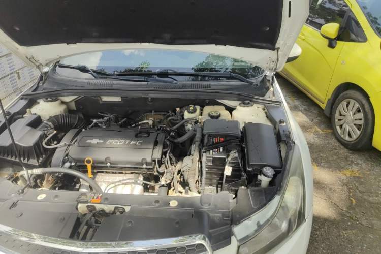 Used Chevrolet Cruze 2013 Hatchback 1.6L Automatic Luxury Model Engine Bay Left