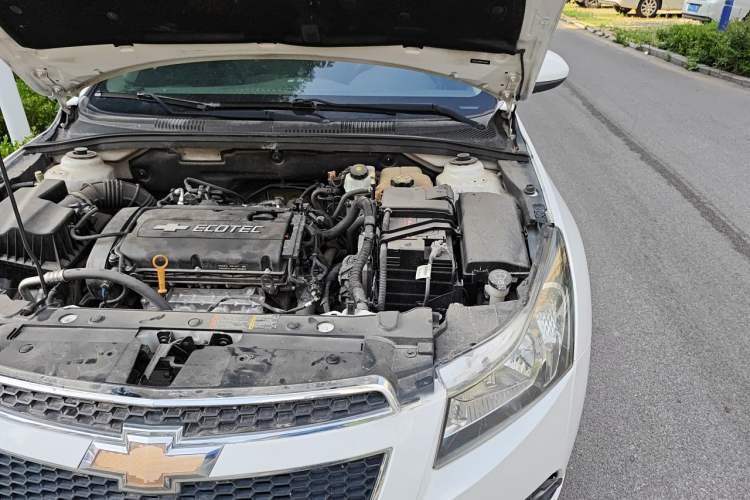 Used Chevrolet Cruze 2013 1.8L SE AT Engine Bay Left
