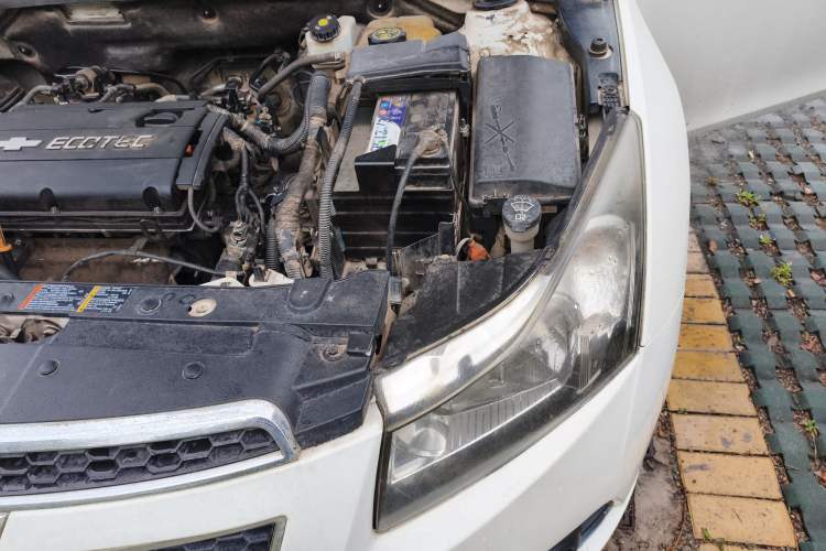 Used Chevrolet Cruze 2013 1.6L SL Sunroof Edition MT Engine Bay Left