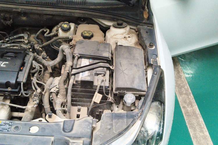 Used Chevrolet Cruze 2013 1.6L SL MT Engine Bay Left