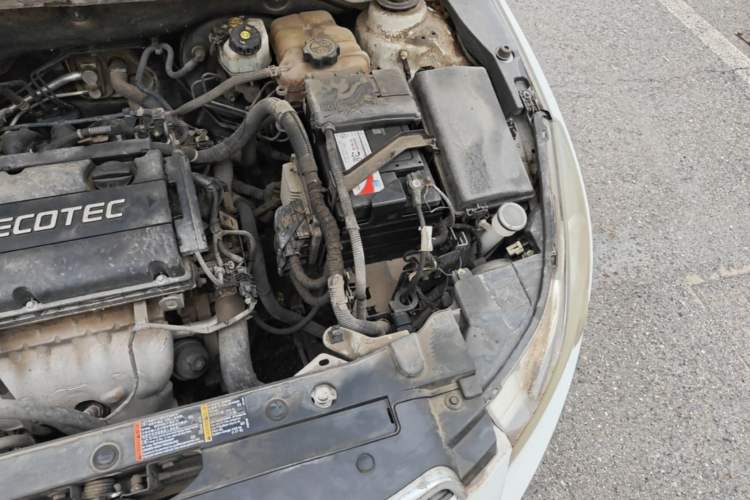 Used Chevrolet Cruze 2013 1.6L SL MT Engine Bay Left