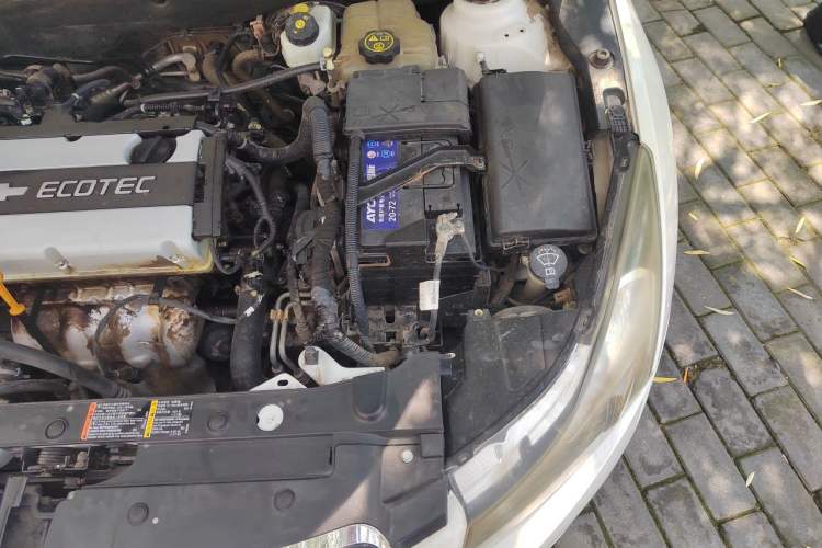 Used Chevrolet Cruze 2013 Hatchback 1.6L Automatic Luxury Model Engine Bay Left