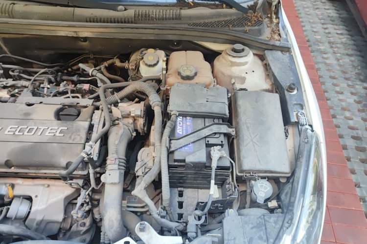 Used Chevrolet Cruze 2013 Hatchback 1.6T Automatic Flagship Model Engine Bay Left