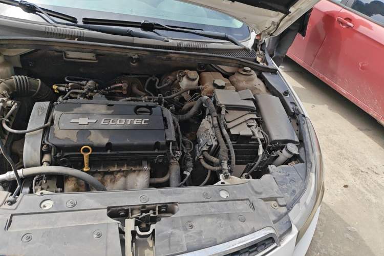 Used Chevrolet Cruze 2013 1.6L SE MT Engine Bay Left