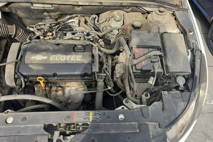 Used Chevrolet Cruze 2013 1.6L SL MT Engine Bay Left
