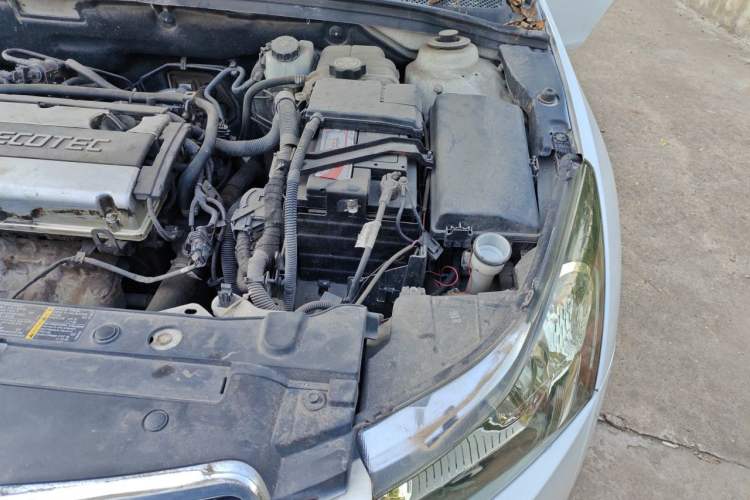 Used Chevrolet Cruze 2013 1.6L SL MT Engine Bay Left