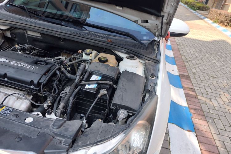 Used Chevrolet Cruze 2013 Hatchback 1.6L Automatic Luxury Model Engine Bay Left