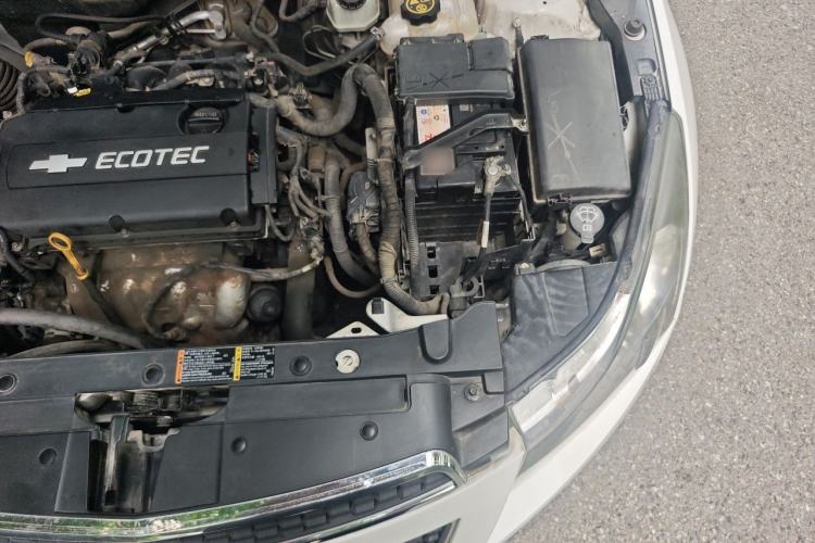 Used Chevrolet Cruze 2013 Hatchback 1.6L Manual Luxury Model Engine Bay Left