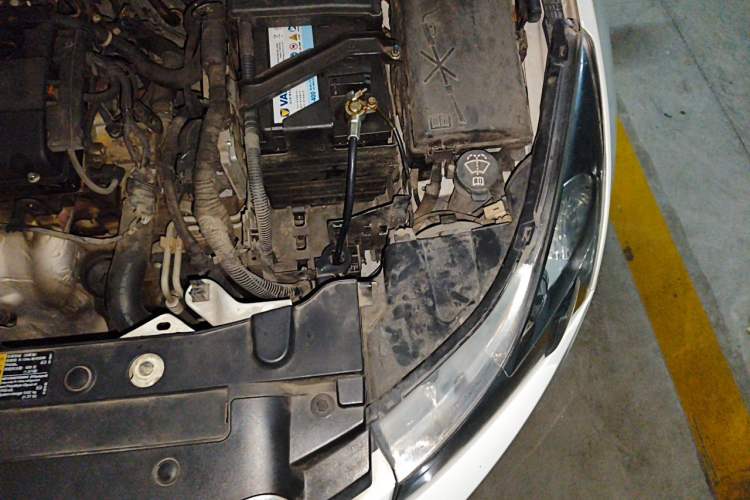 Used Chevrolet Cruze 2013 Hatchback 1.6L Automatic Luxury Model Engine Bay Left