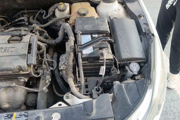 Used Chevrolet Cruze 2013 1.6L SL MT Engine Bay Left