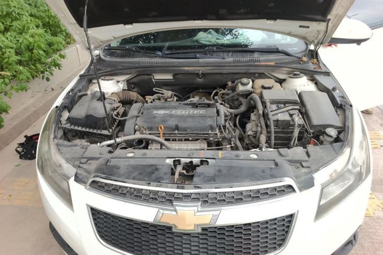 Used Chevrolet Cruze 2013 Hatchback 1.6L Automatic Luxury Model Engine Bay