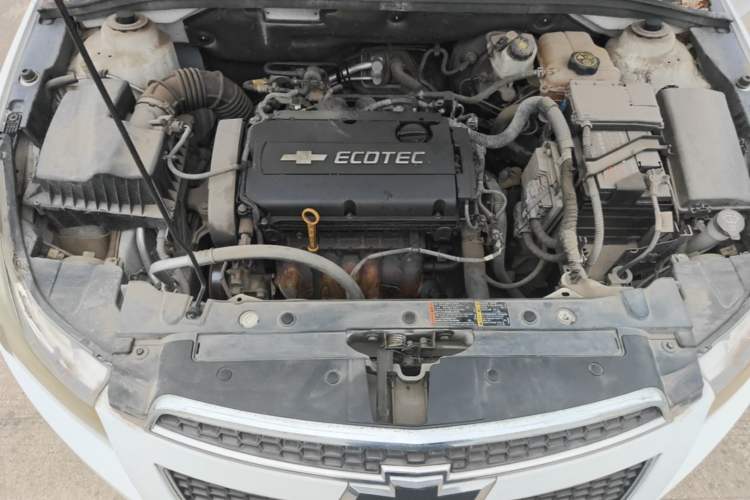 Used Chevrolet Cruze 2013 1.6L SE MT Engine Bay