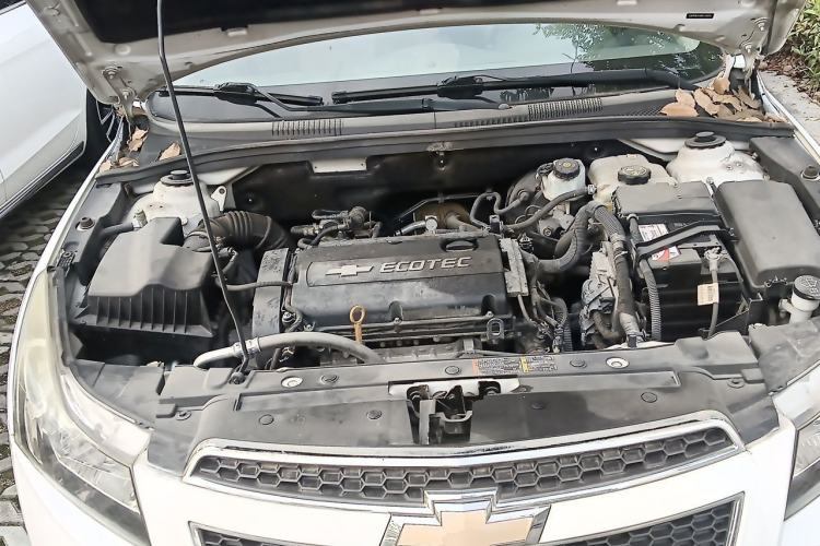 Used Chevrolet Cruze 2013 1.6L SE MT Engine Bay