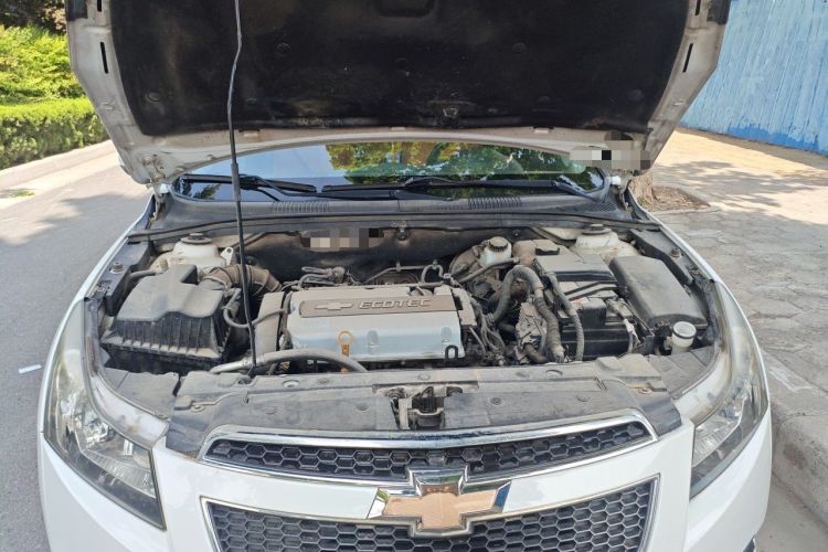 Used Chevrolet Cruze 2013 Hatchback 1.6L Manual Luxury Model Engine Bay