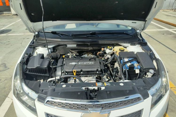 Used Chevrolet Cruze 2013 1.8L SE AT Engine Bay