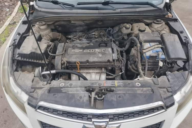 Used Chevrolet Cruze 2013 Hatchback 1.6L Manual Luxury Model Engine Bay