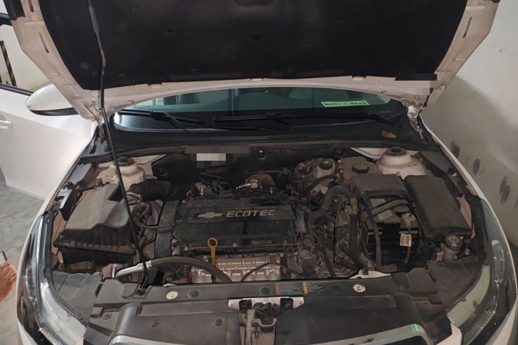 Used Chevrolet Cruze 2013 1.8L SE AT Engine Bay