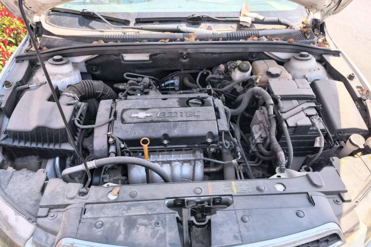 Used Chevrolet Cruze 2013 Hatchback 1.6L Automatic Luxury Model Engine Bay