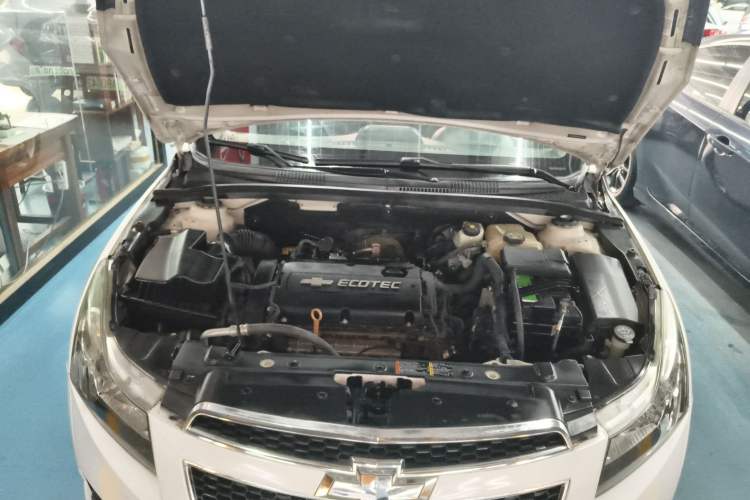 Used Chevrolet Cruze 2013 Hatchback 1.6L Manual Luxury Model Engine Bay