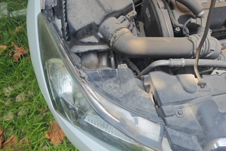 Used Chevrolet Cruze 2013 Hatchback 1.6T Automatic Flagship Model Engine Bay Right