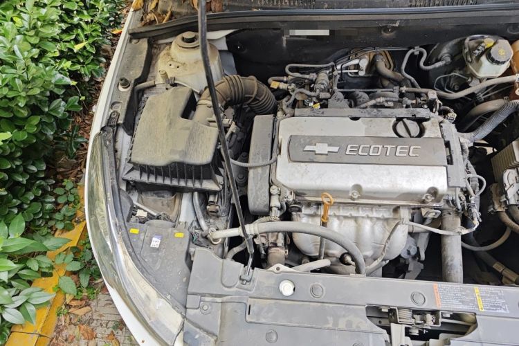 Used Chevrolet Cruze 2013 1.6L SL MT Engine Bay Right