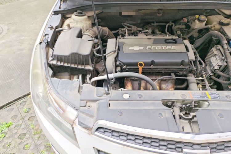Used Chevrolet Cruze 2013 1.8L SE AT Engine Bay Right