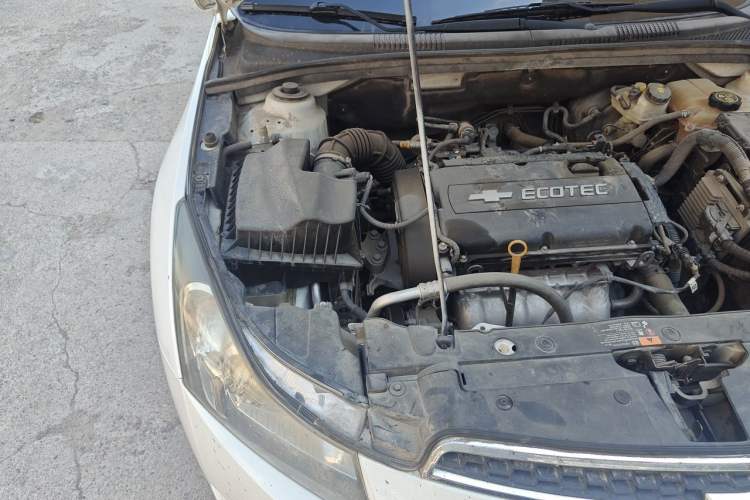 Used Chevrolet Cruze 2013 1.6L SL MT Engine Bay Right