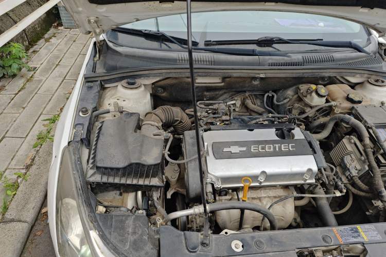 Used Chevrolet Cruze 2013 Hatchback 1.6L Manual Luxury Model Engine Bay Right