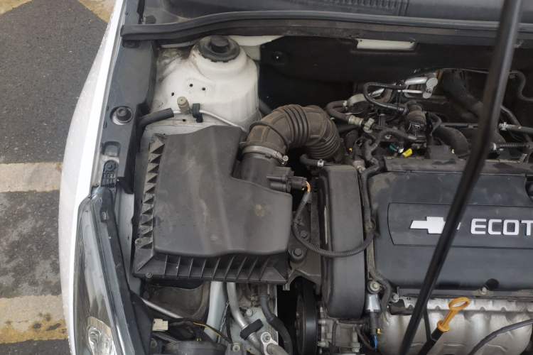 Used Chevrolet Cruze 2013 1.6L SL MT Engine Bay Right