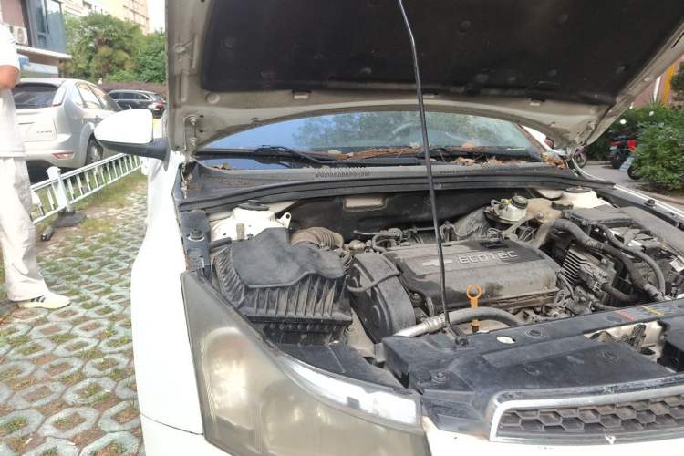 Used Chevrolet Cruze 2013 1.6L SL MT Engine Bay Right