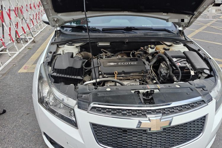 Used Chevrolet Cruze 2013 1.8L SE AT Engine Bay Right
