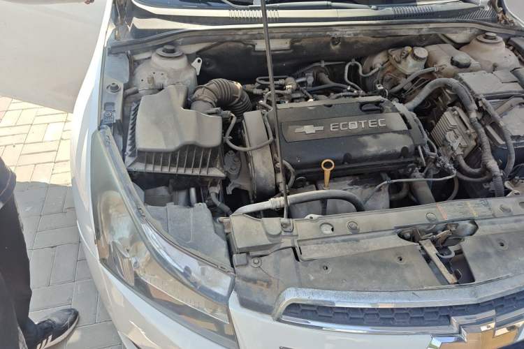 Used Chevrolet Cruze 2013 1.6L SL Sunroof Edition MT Engine Bay Right