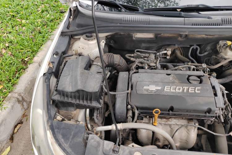 Used Chevrolet Cruze 2013 1.6L SE MT Engine Bay Right
