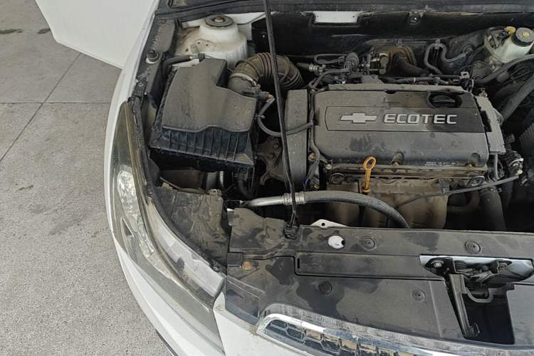 Used Chevrolet Cruze 2013 1.6L SL MT Engine Bay Right