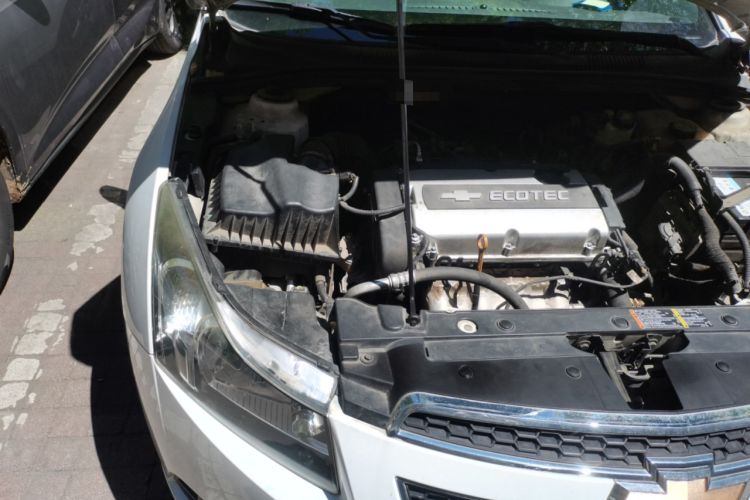 Used Chevrolet Cruze 2013 1.8L SE AT Engine Bay Right
