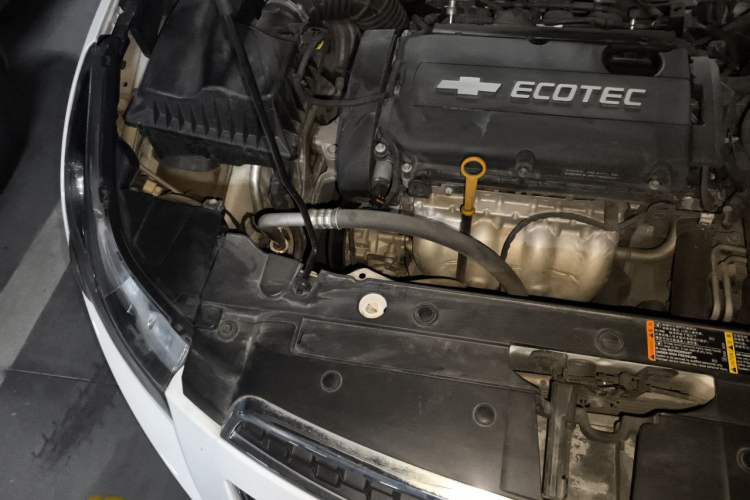 Used Chevrolet Cruze 2013 1.8L SE AT Engine Bay Right