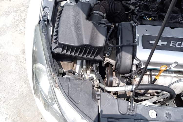 Used Chevrolet Cruze 2013 1.6L SE MT Engine Bay Right