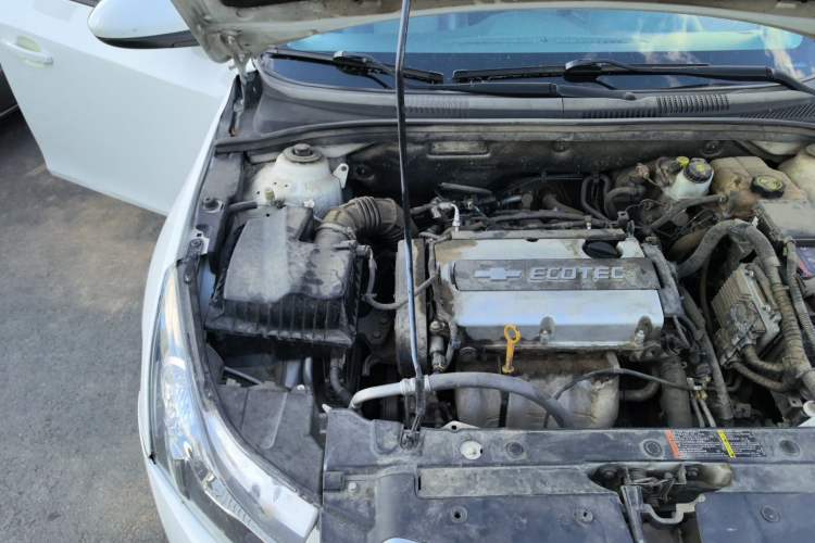 Used Chevrolet Cruze 2013 1.8L SE AT Engine Bay Right