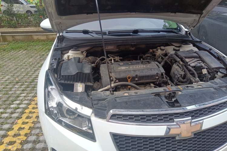 Used Chevrolet Cruze 2013 1.8L SE AT Engine Bay Right