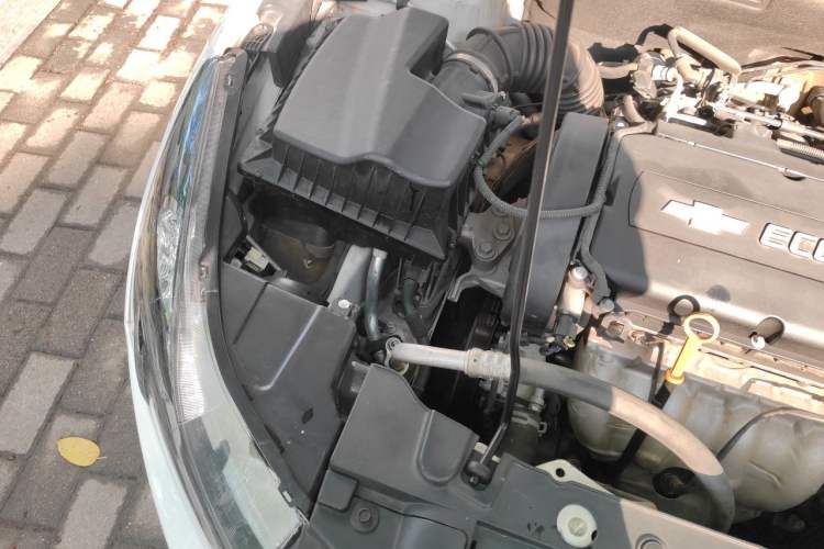 Used Chevrolet Cruze 2013 1.8L SE AT Engine Bay Right